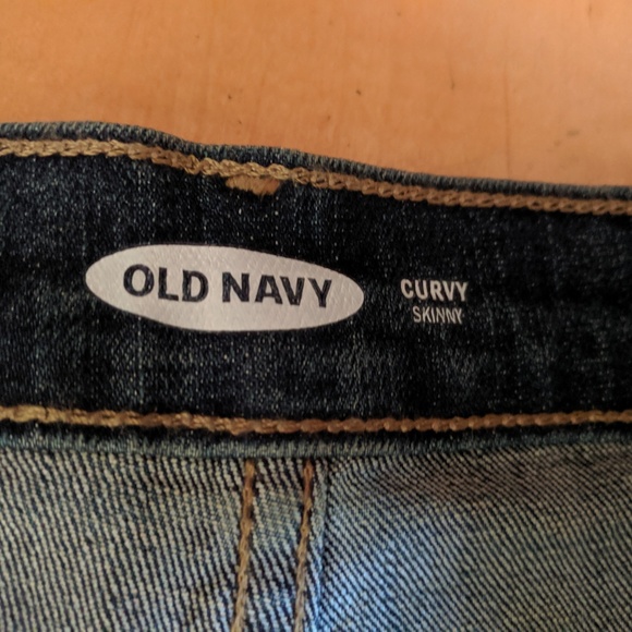 Old Navy Petite Curvy Skinny Jeans - Picture 3 of 3